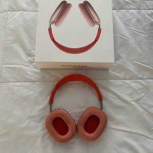 Apple AirPod Max in Red